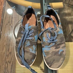 TOMS CAMO SNEAKERS